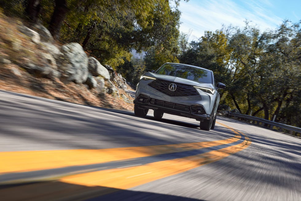 Acura ADX Review: छोटे पैकेज में बड़ा अनुभव, उपकम्पैक्ट क्रॉसओवर की नई परिभाषा! 8 Acura ADX exterior bold modern style