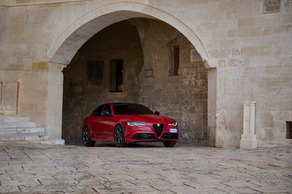 2025 alfa romeo giulia tributo italiano