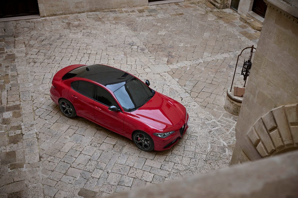 2025 alfa romeo giulia tributo italiano