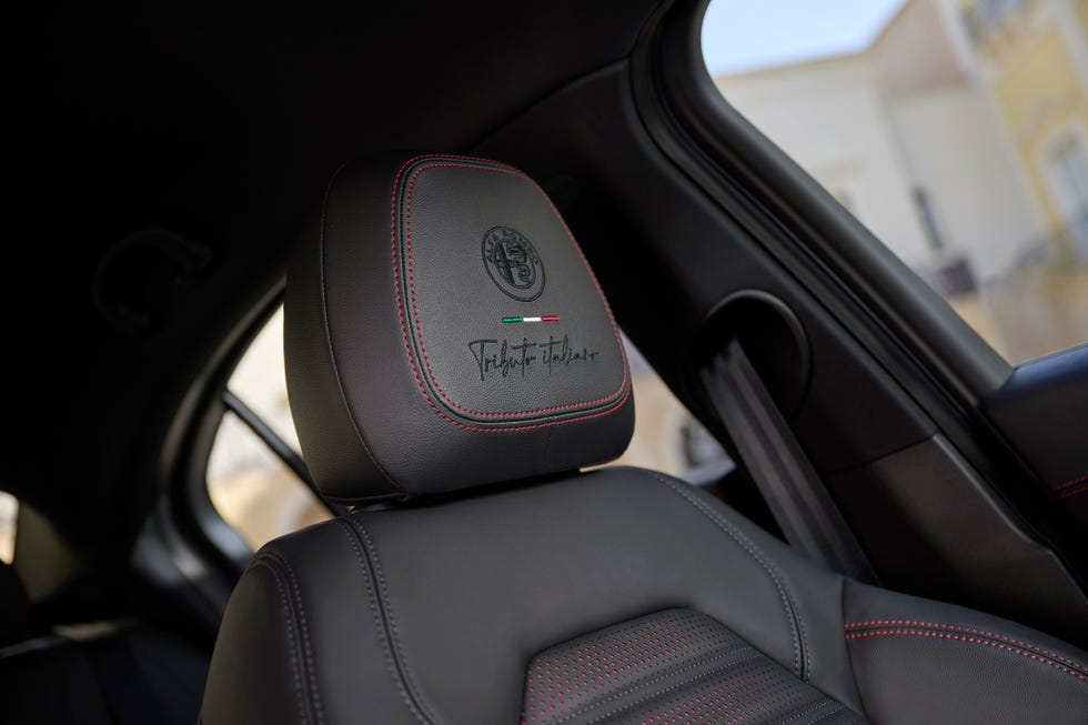 2025 alfa romeo giulia tributo italiano