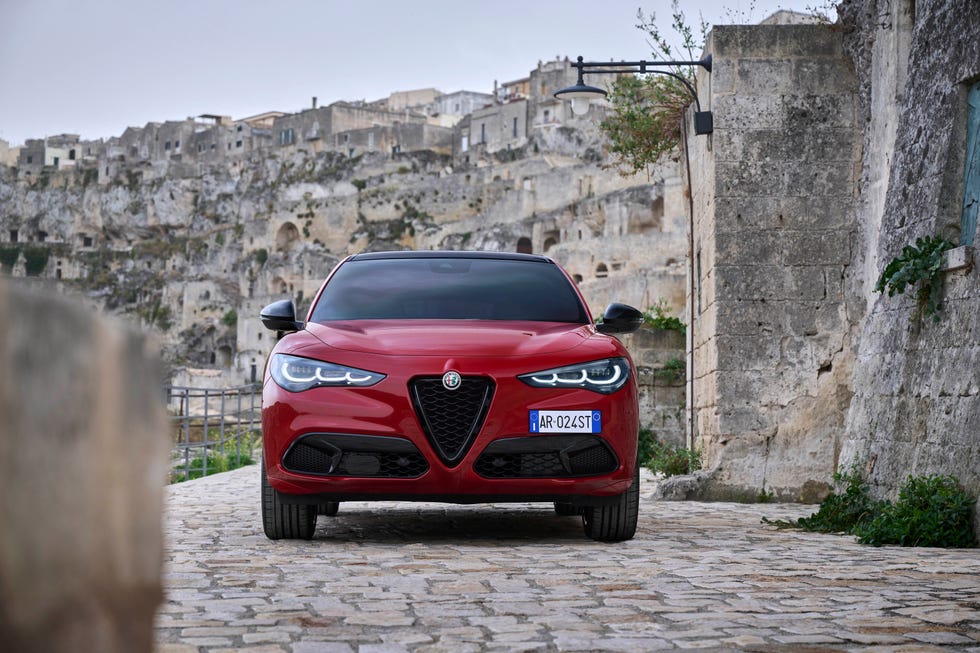 2025 alfa romeo stelvio tributo italiano