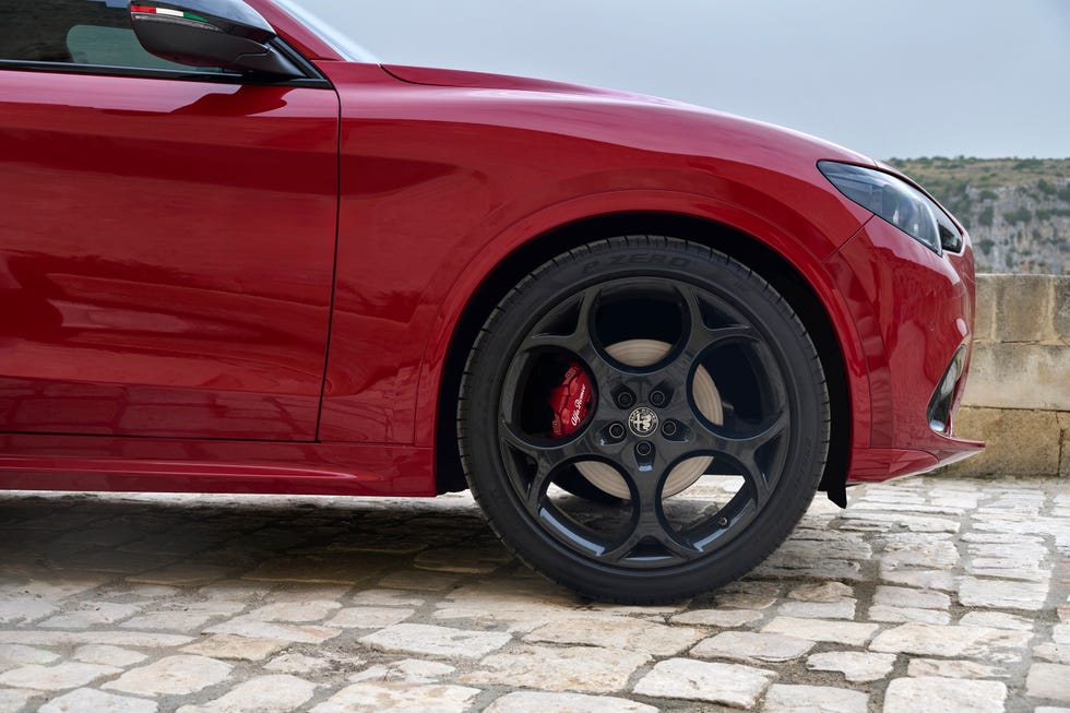 2025 alfa romeo stelvio tributo italiano