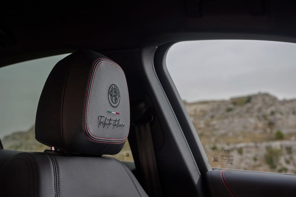 2025 alfa romeo stelvio tributo italiano