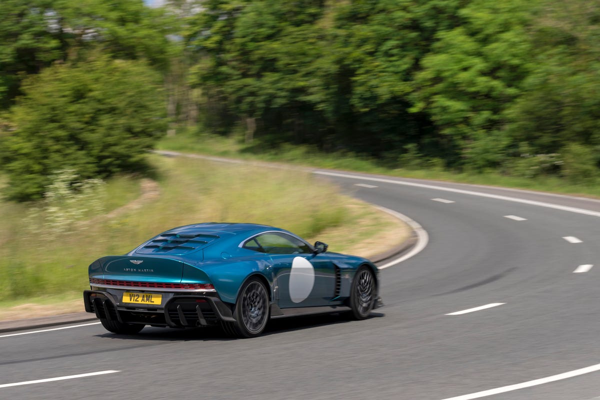 Prueba Aston Martin Valour: Un Juguete De 1,8 Millones De Euros Para 