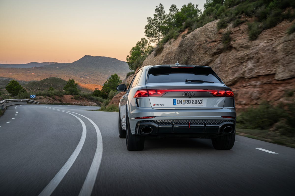Rear Bumper Kit | AUDI Q8 2025