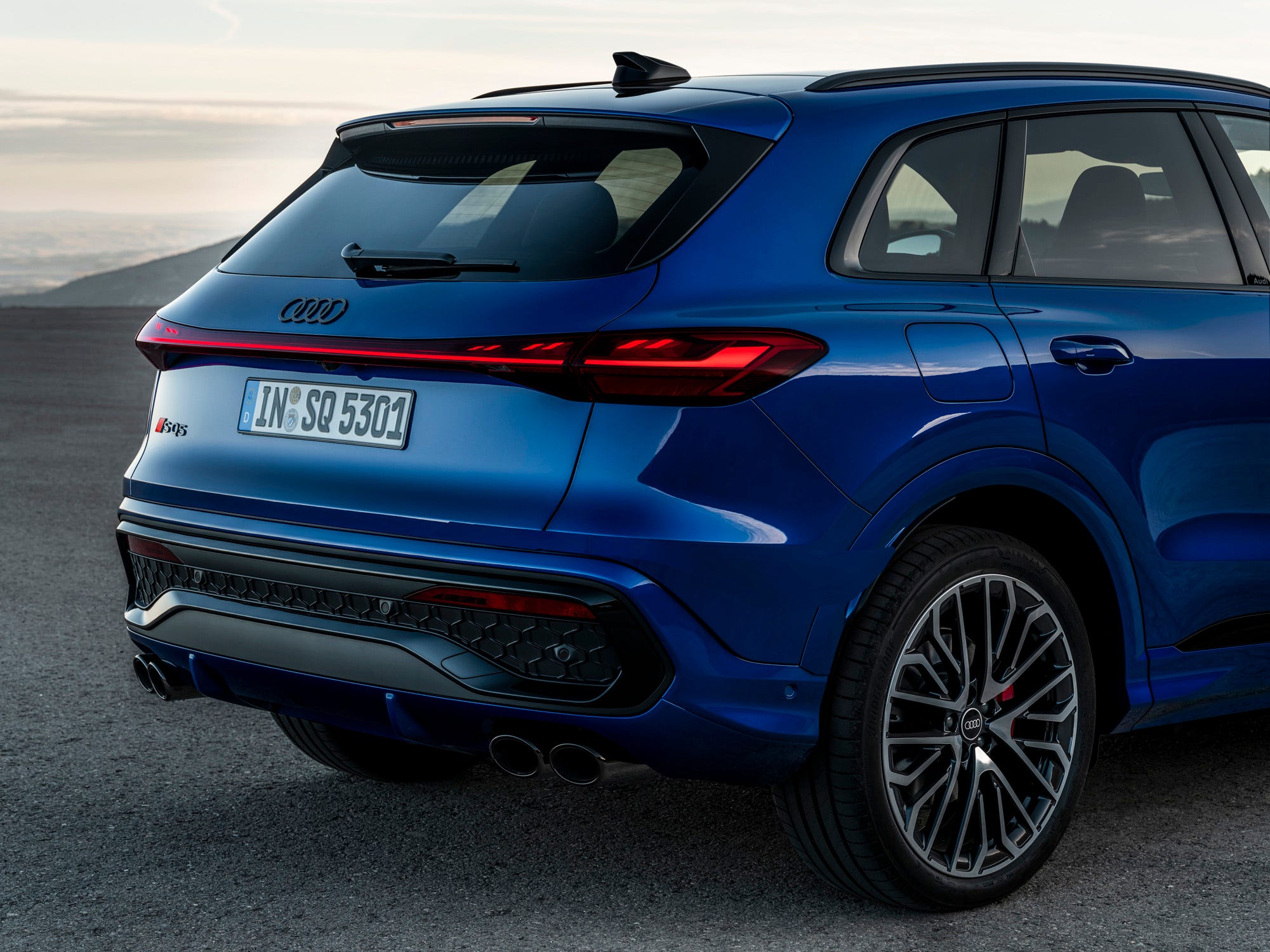 View Photos of the 2025 Audi SQ5