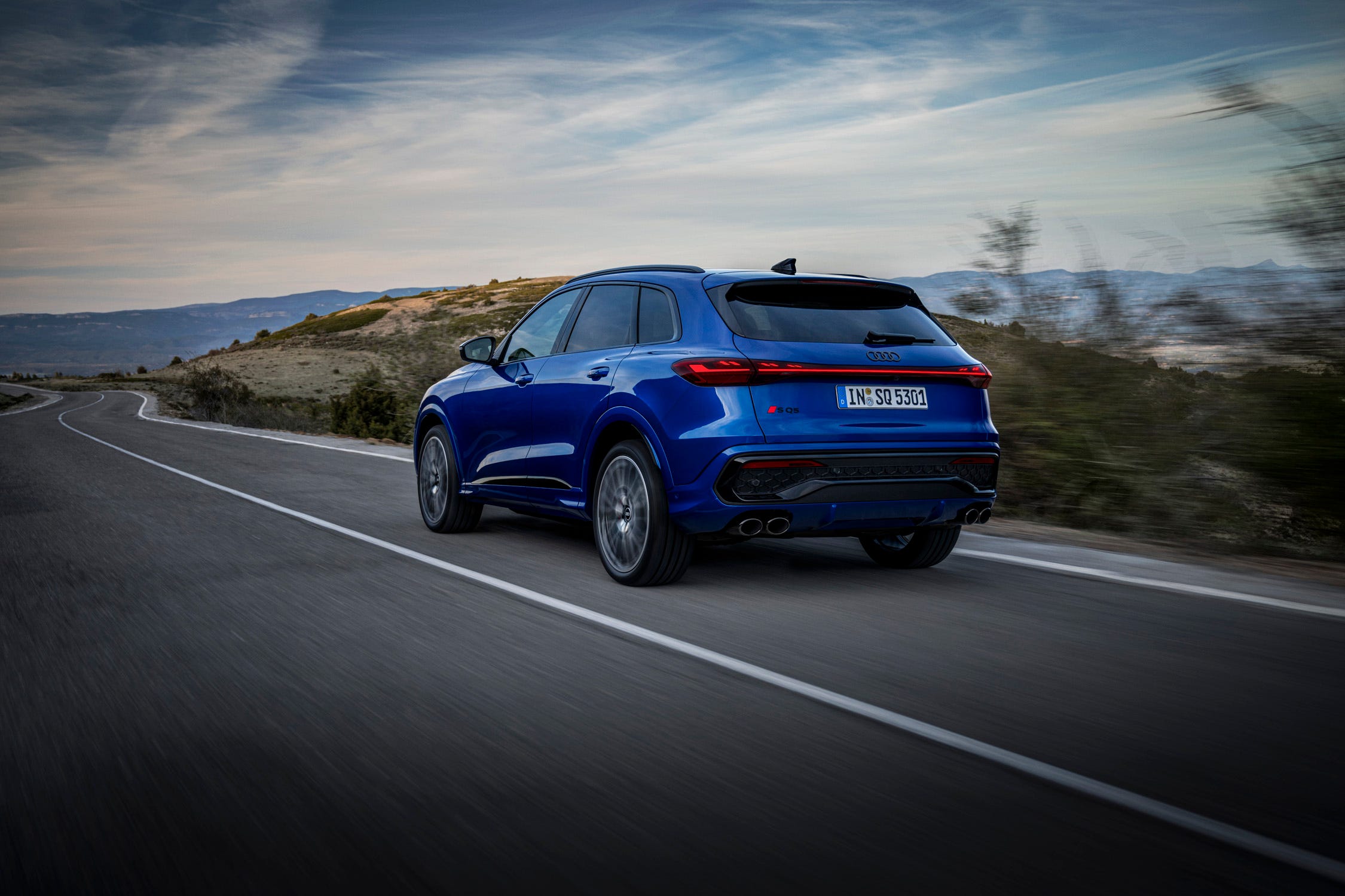 View Photos of the 2025 Audi SQ5