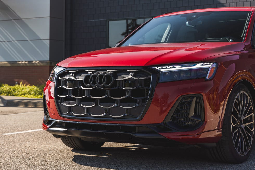 View Exterior Photos of the 2025 Audi Q7 and SQ7