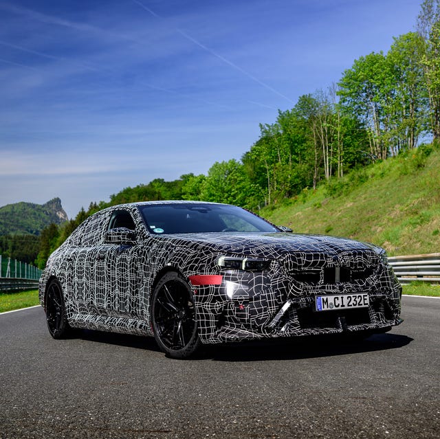 View Photos of the 2025 BMW M5