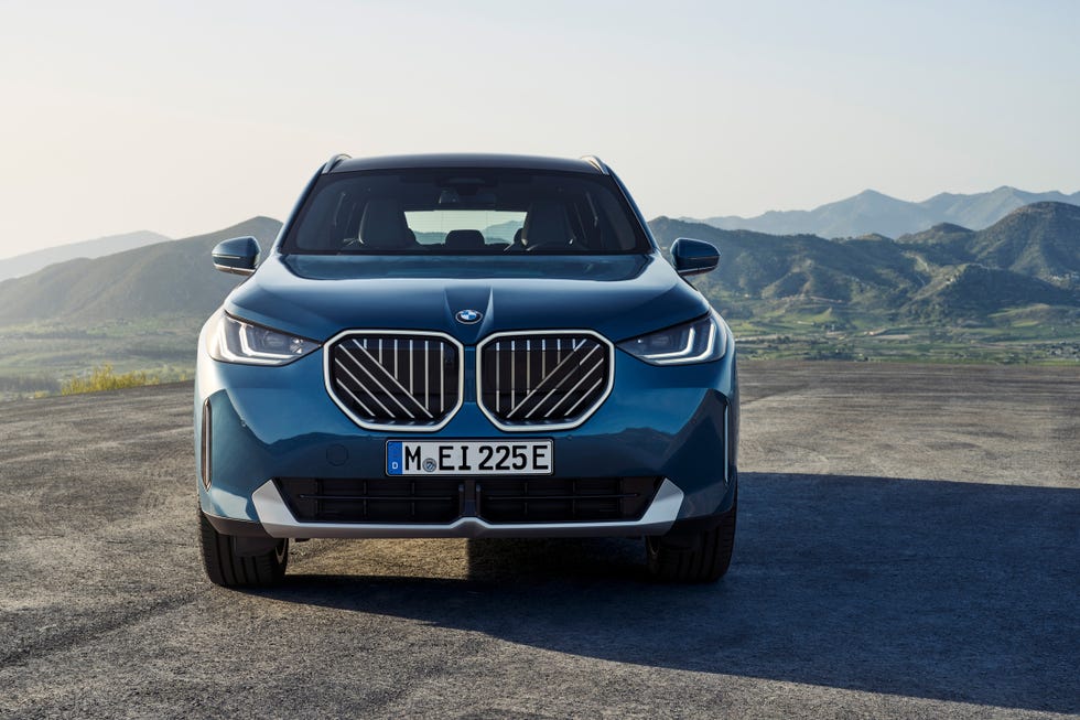 View Exterior Photos of the 2025 BMW X3