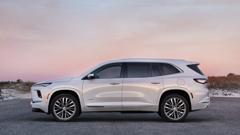 See Photos of the 2025 Buick Enclave