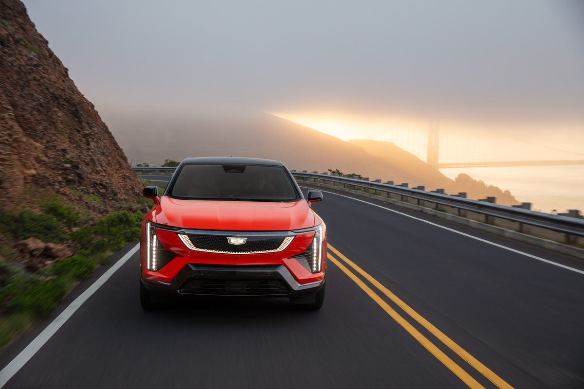 Full Hood and Fenders + Mirror | CADILLAC OPTIQ 2025