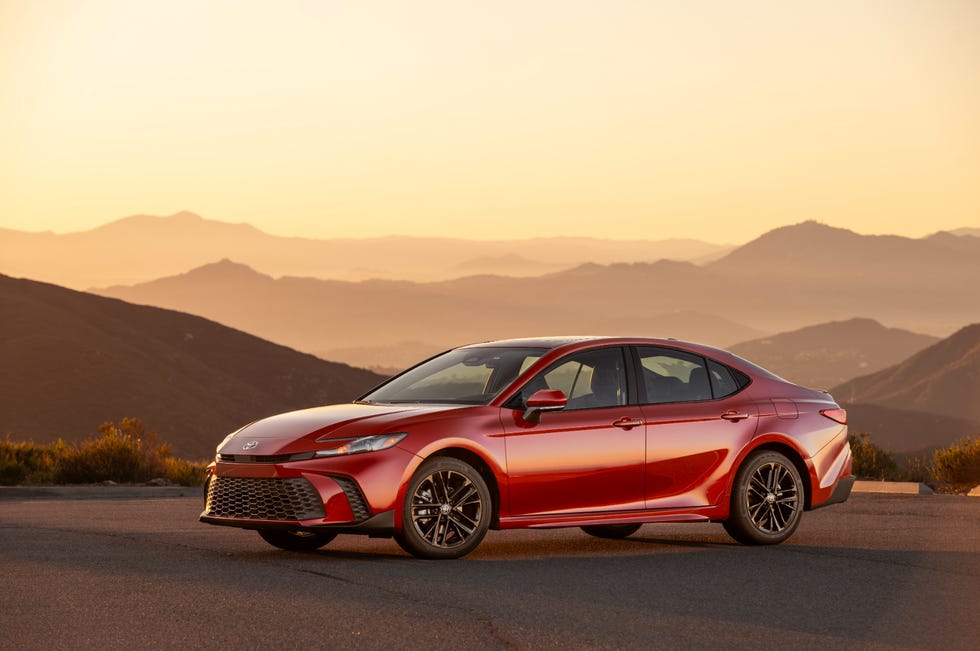 2025 Toyota Camry Sedan Photo Gallery