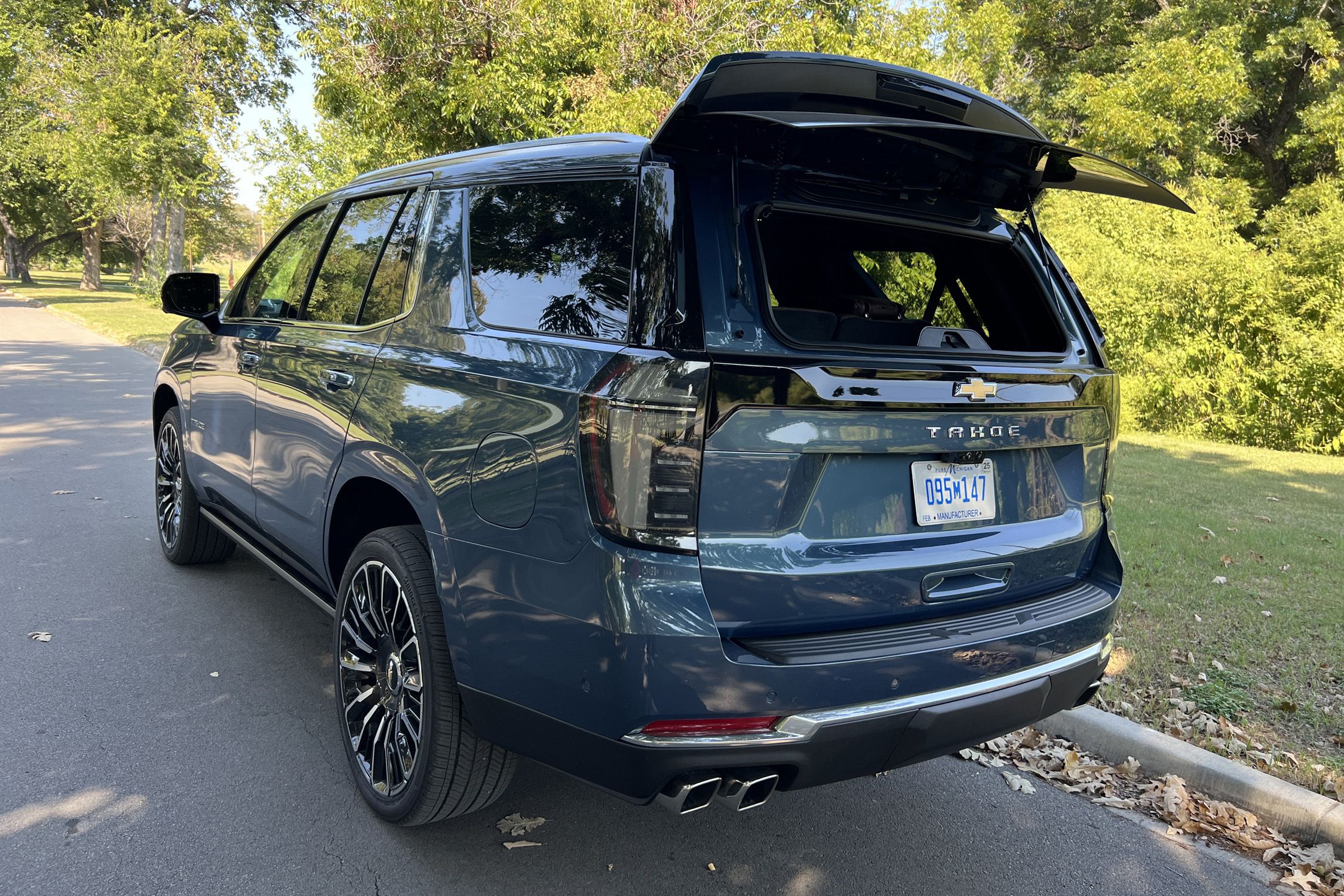 Chevrolet Tahoe apothecary