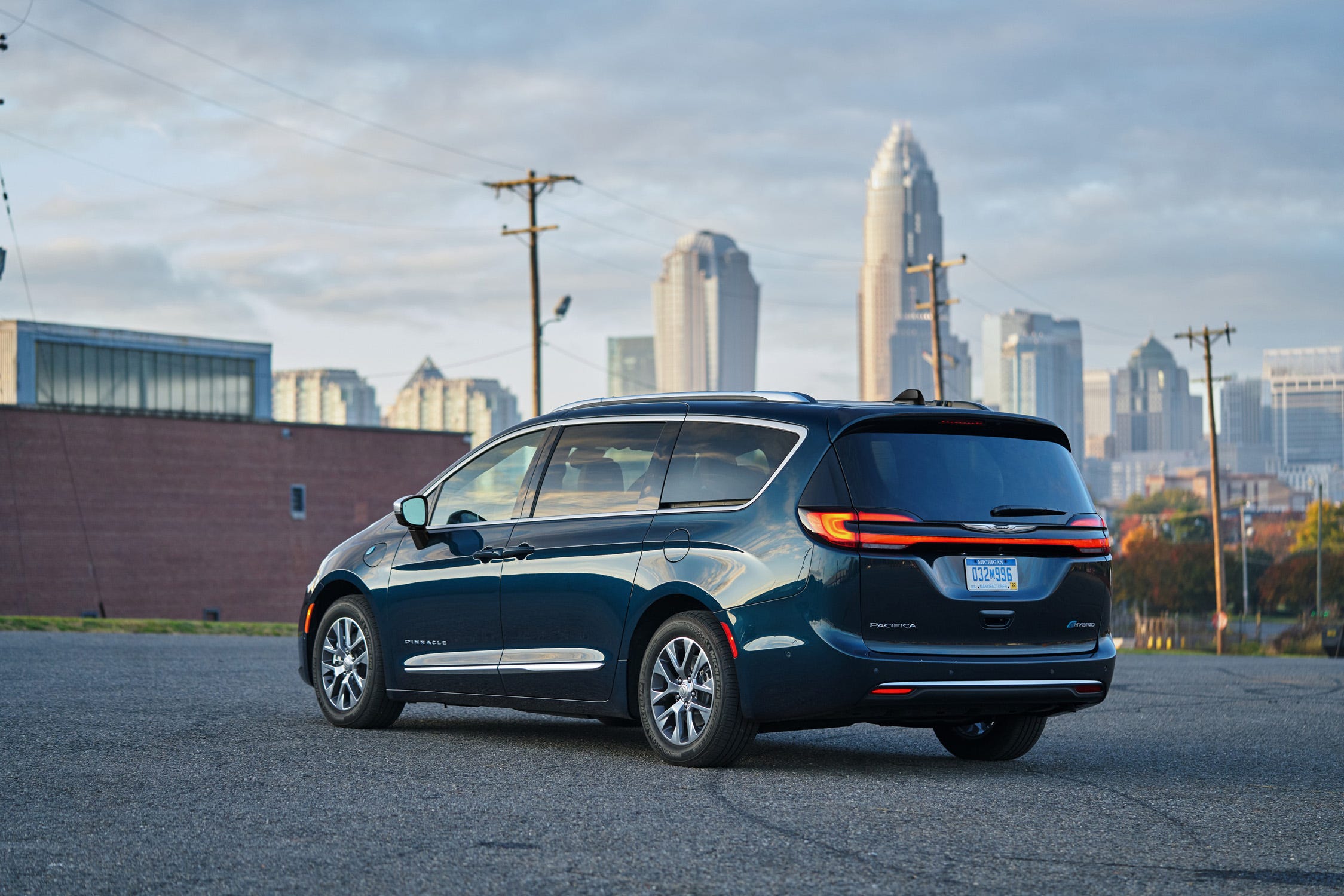 View Photos of the 2025 Chrysler Pacifica Hybrid