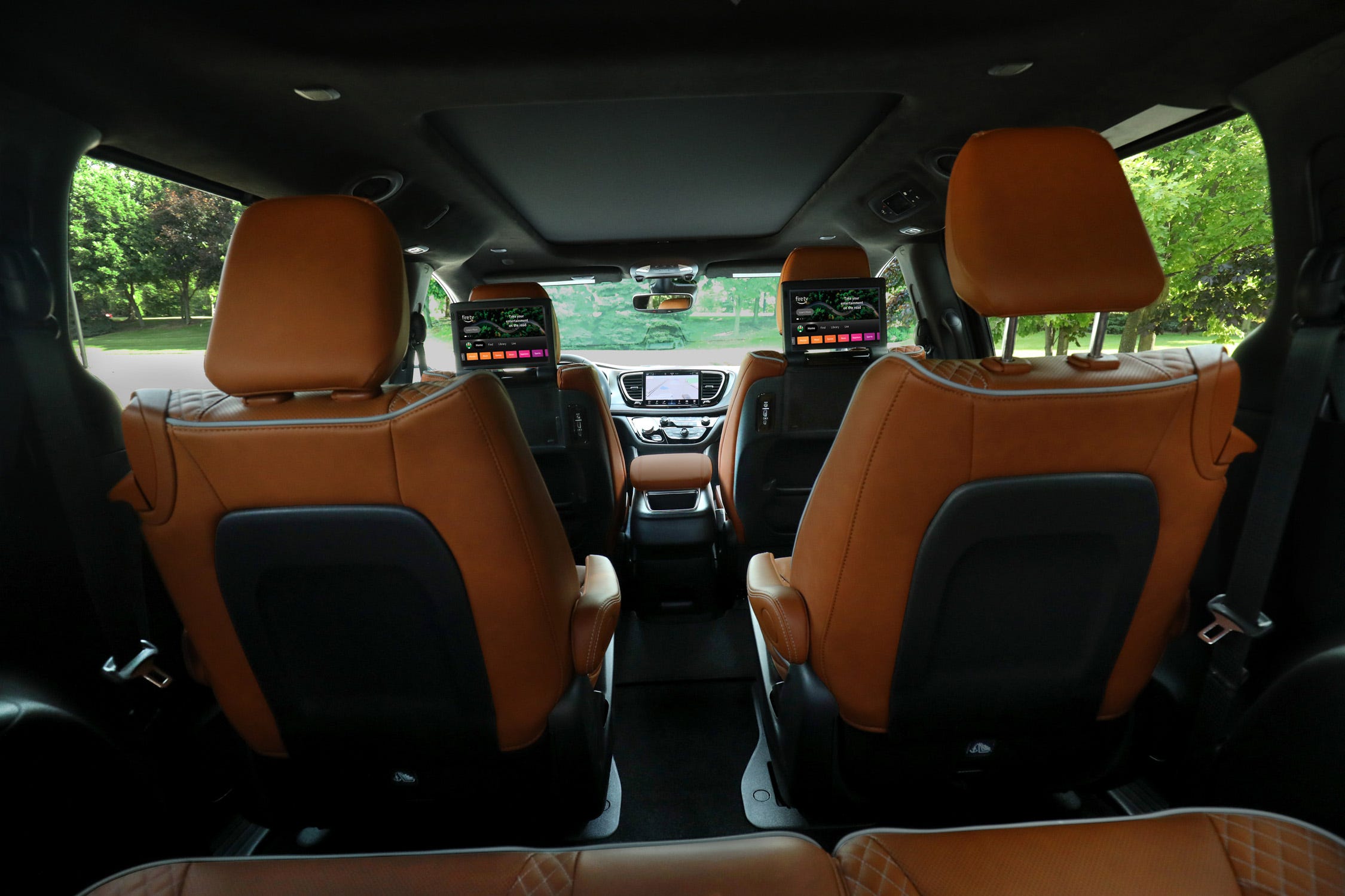 2025 Chrysler Pacifica PHEV Interior