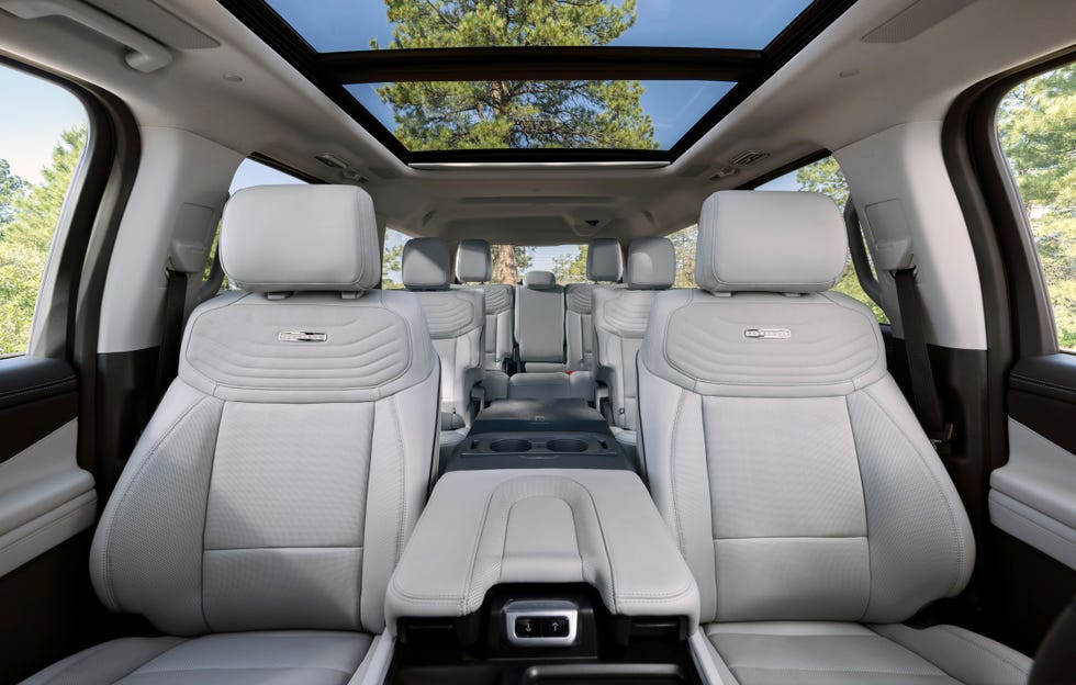 View Interior Photos of the 2025 Ford Expedition