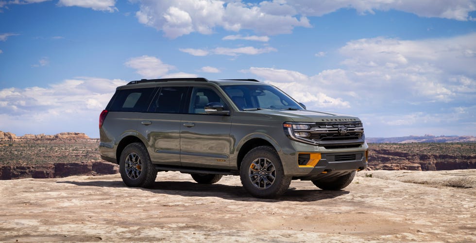 View Exterior Photos of the 2025 Ford Expedition Tremor