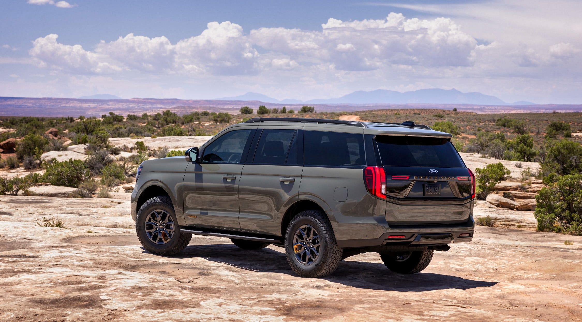 View Exterior Photos of the 2025 Ford Expedition Tremor