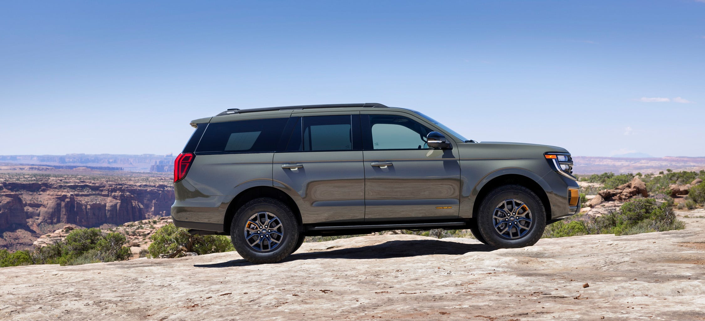 View Exterior Photos of the 2025 Ford Expedition Tremor