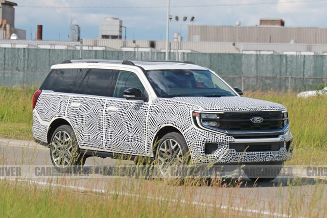 2025 Ford Expedition Spy Photos Suggest A Split Tailgate