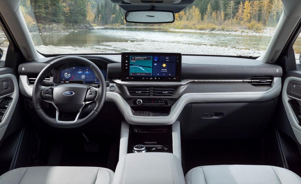 2025 ford explorer platinum interior