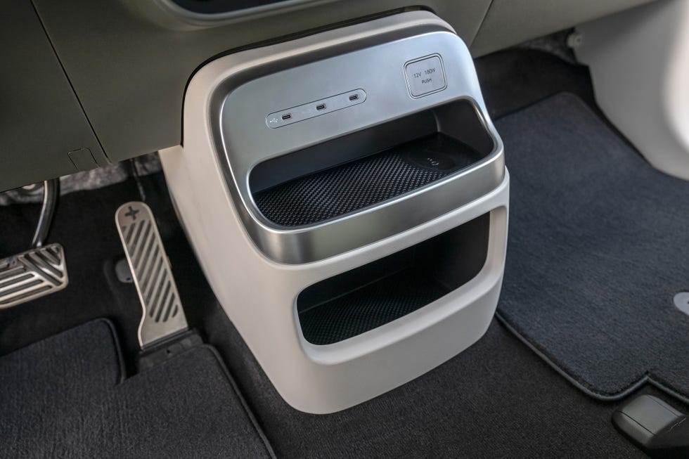 2025 hyundai ioniq 9 interior