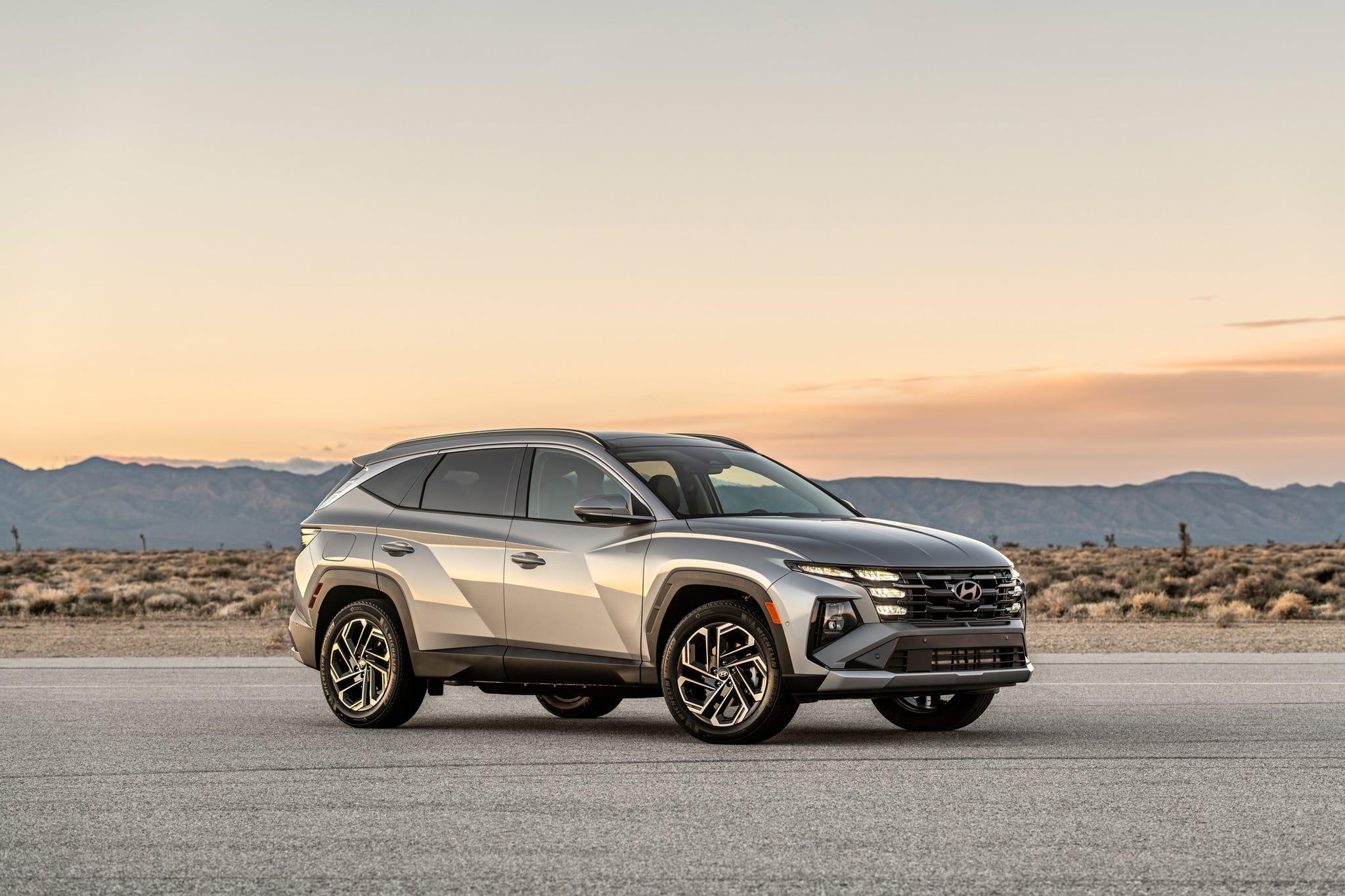 2025 Hyundai Tucson Hybrid Review, Pricing, and Specs