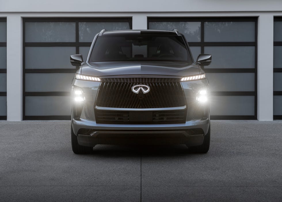 See Exterior Photos of the 2025 Infiniti QX80