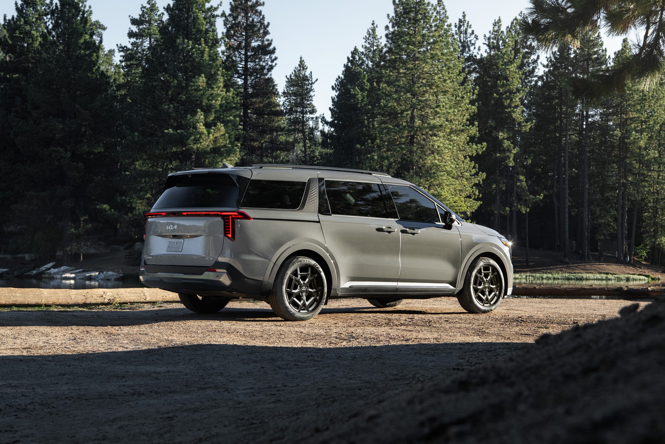 See Interior and Exterior Photos of the 2025 Kia Carnival Hybrid