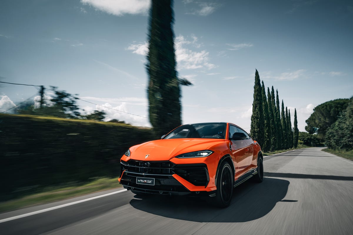 2024 Urus / Urus Hybrid S AWD Features and Specs