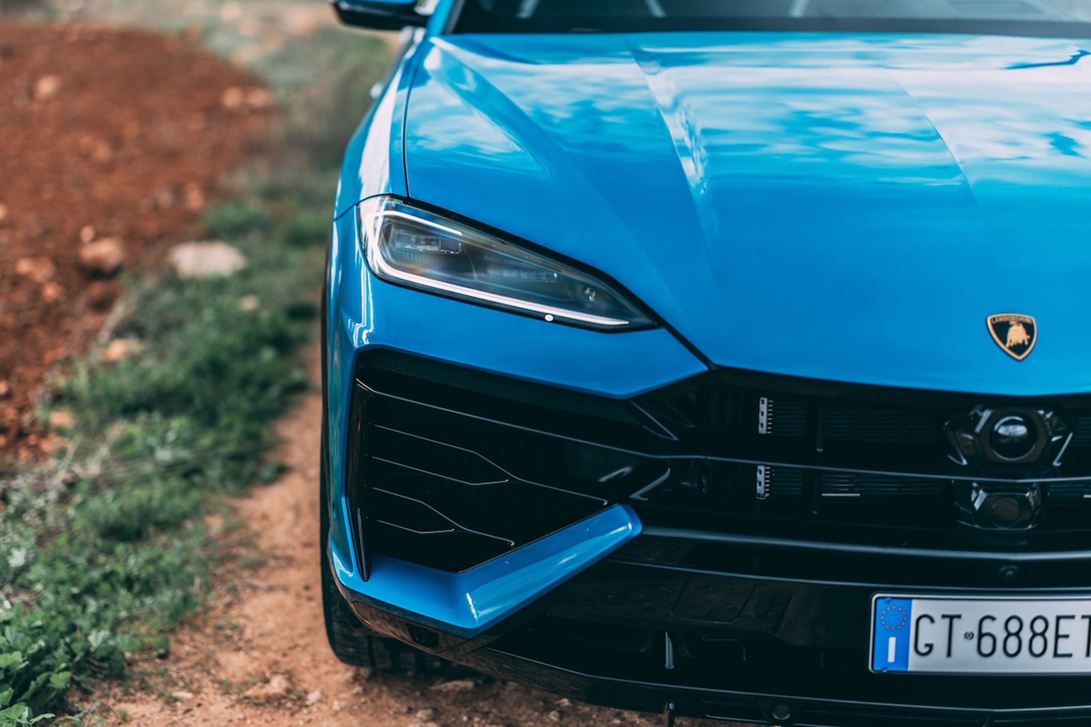 View Exterior Photos of the 2025 Urus SE Hybrid