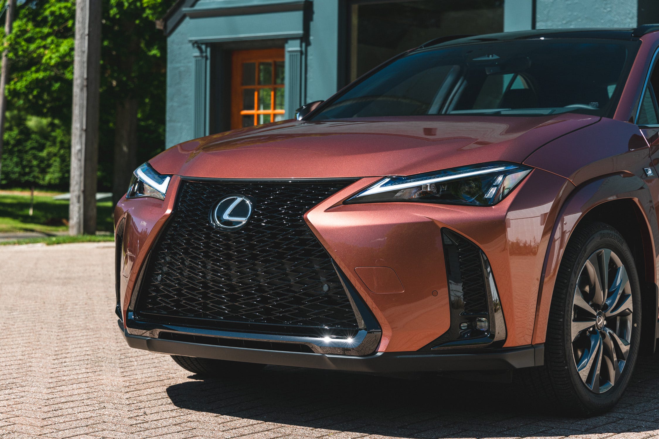 View Photos of the 2025 Lexus UX300h F Sport Handling