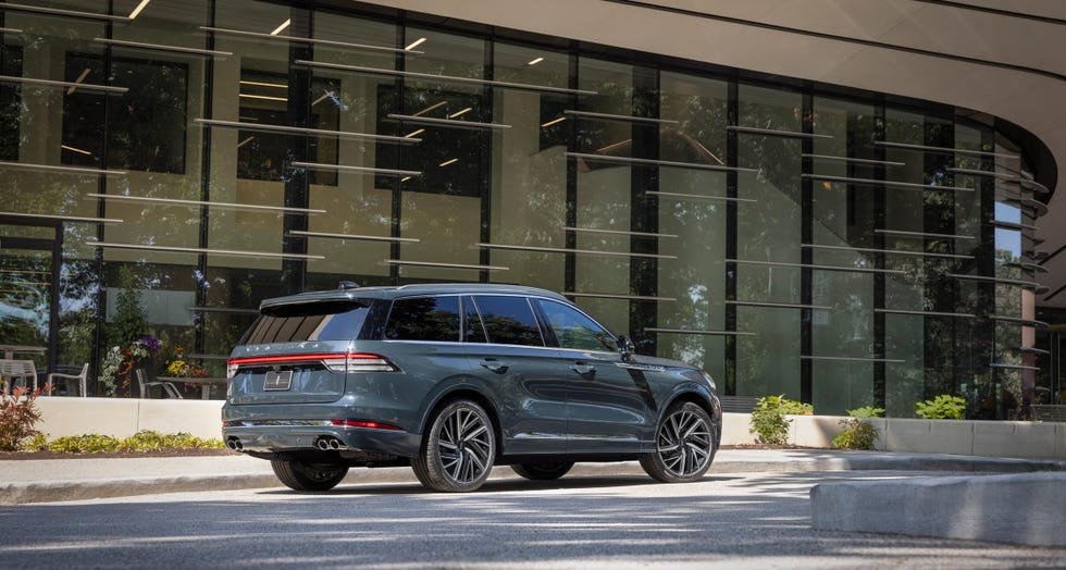 View Exterior Photos of the 2025 Lincoln Aviator