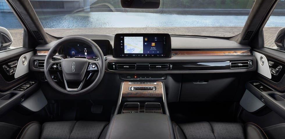 View Interior Photos of the 2025 Lincoln Aviator