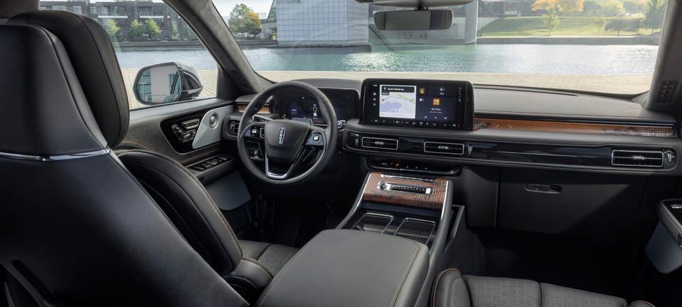 View Interior Photos of the 2025 Lincoln Aviator