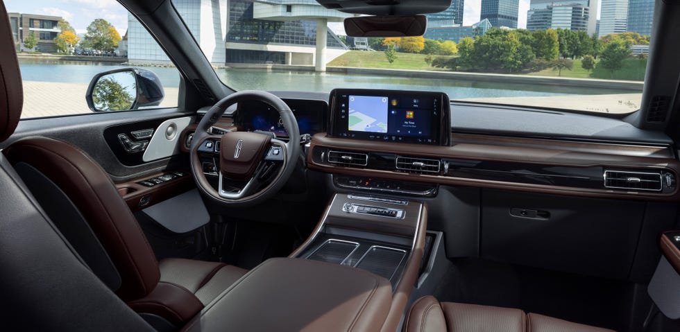 View Interior Photos of the 2025 Lincoln Aviator