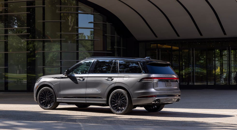 View Exterior Photos of the 2025 Lincoln Aviator