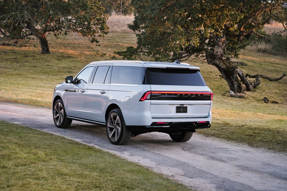 2025-lincoln-navigator-127-66be52252ff4a.jpg