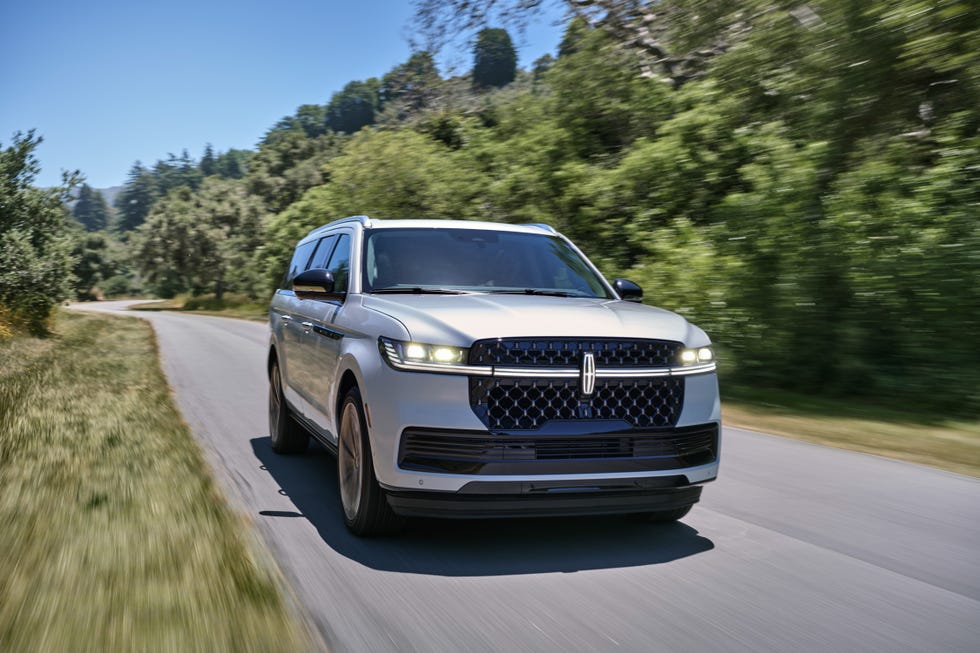 2025-lincoln-navigator-128-66be5224a922a.jpg