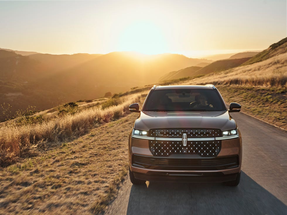 See the 2025 Lincoln Navigator From Every Angle