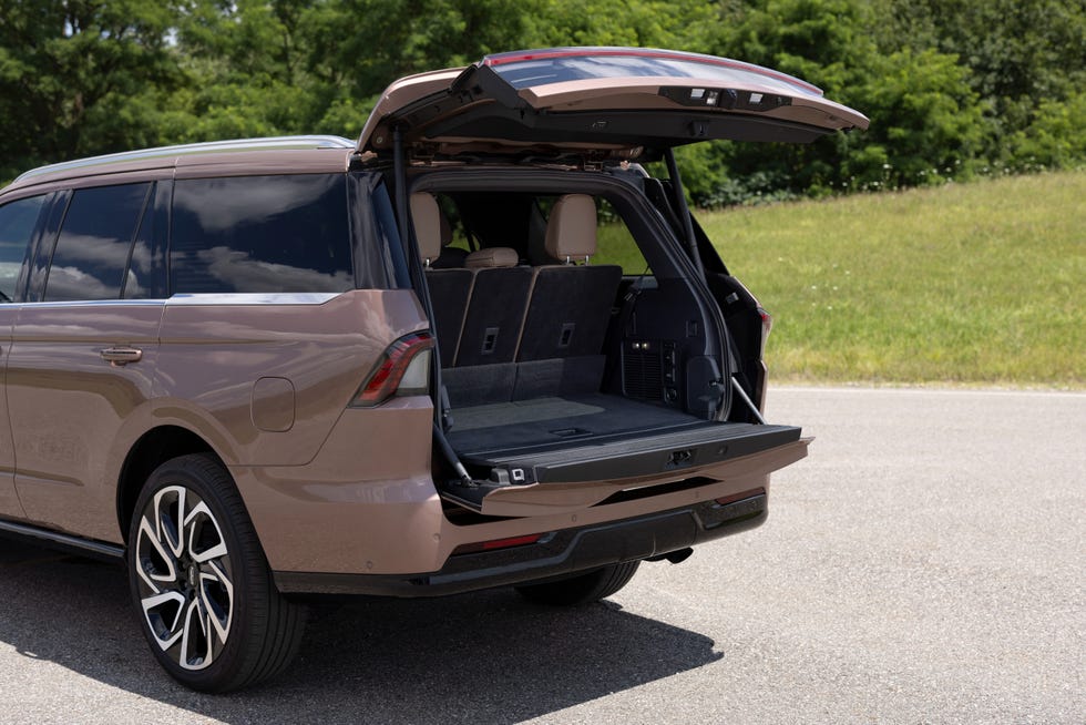 2025 Lincoln Navigator Goes Full Screen