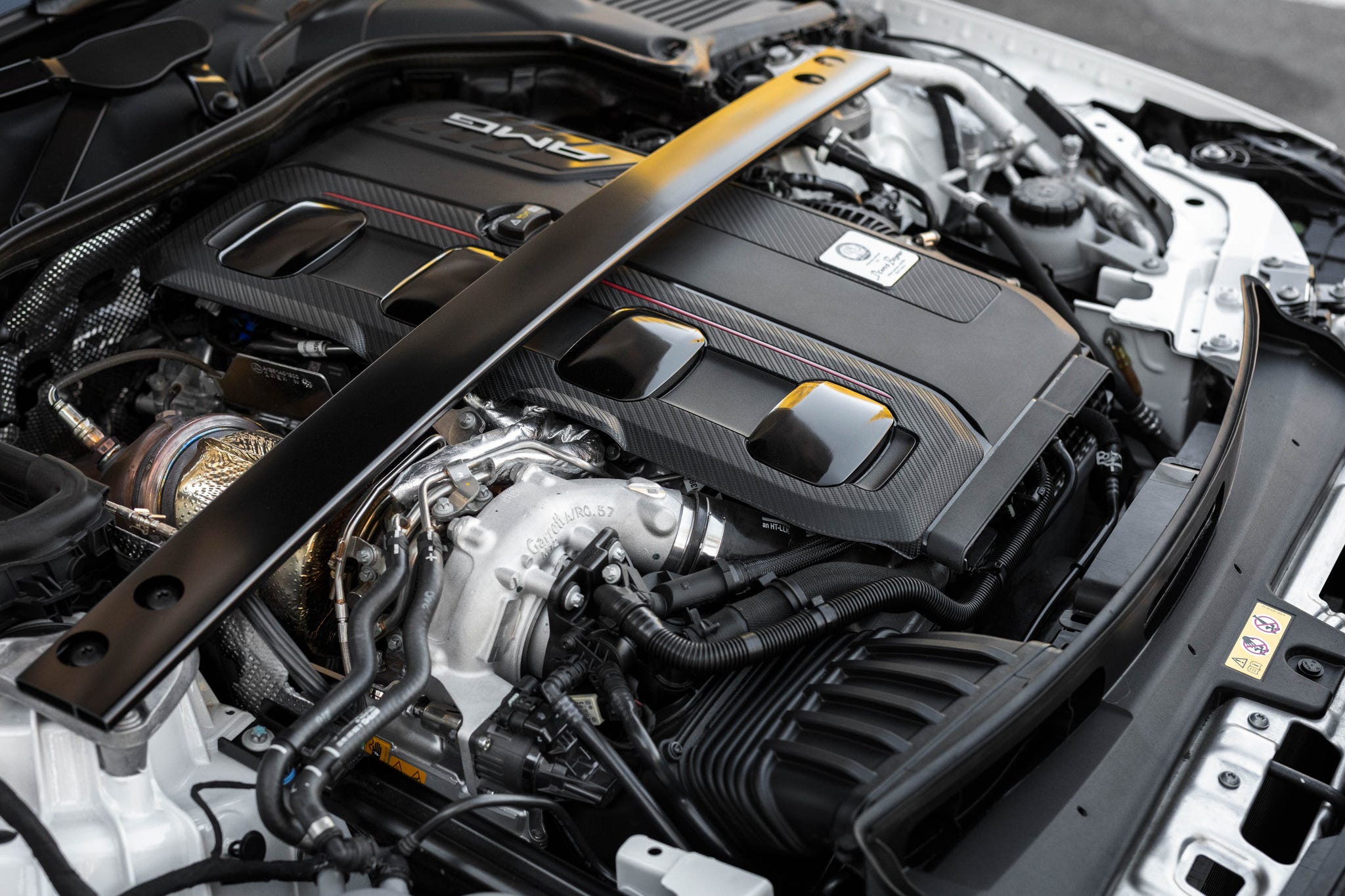 2025-mercedes-amg-c63-s-e-performance-24-677c1ad11cd54.jpg