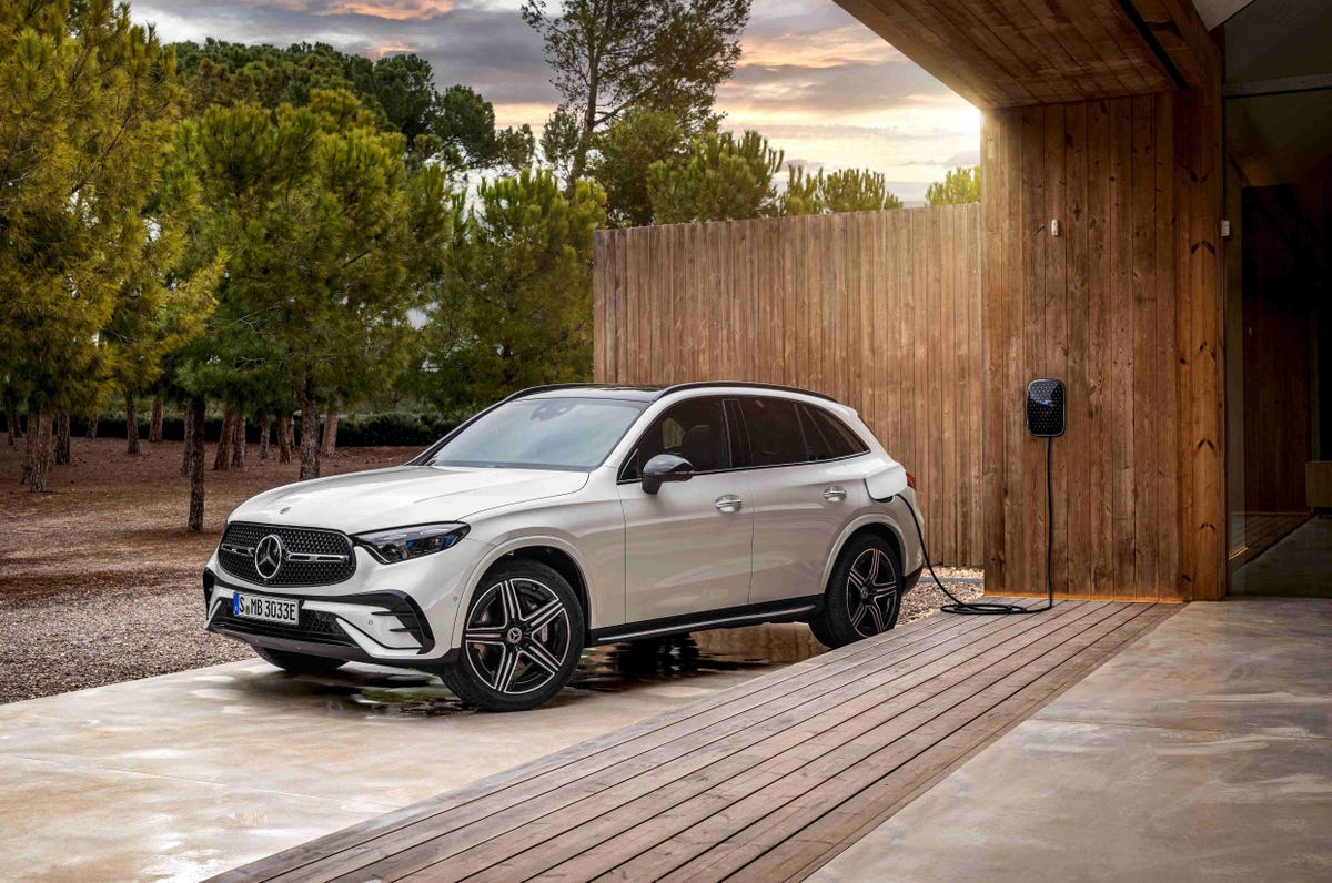 2025 MercedesBenz GLC350e PlugIn Hybrid Has a 54Mile Range