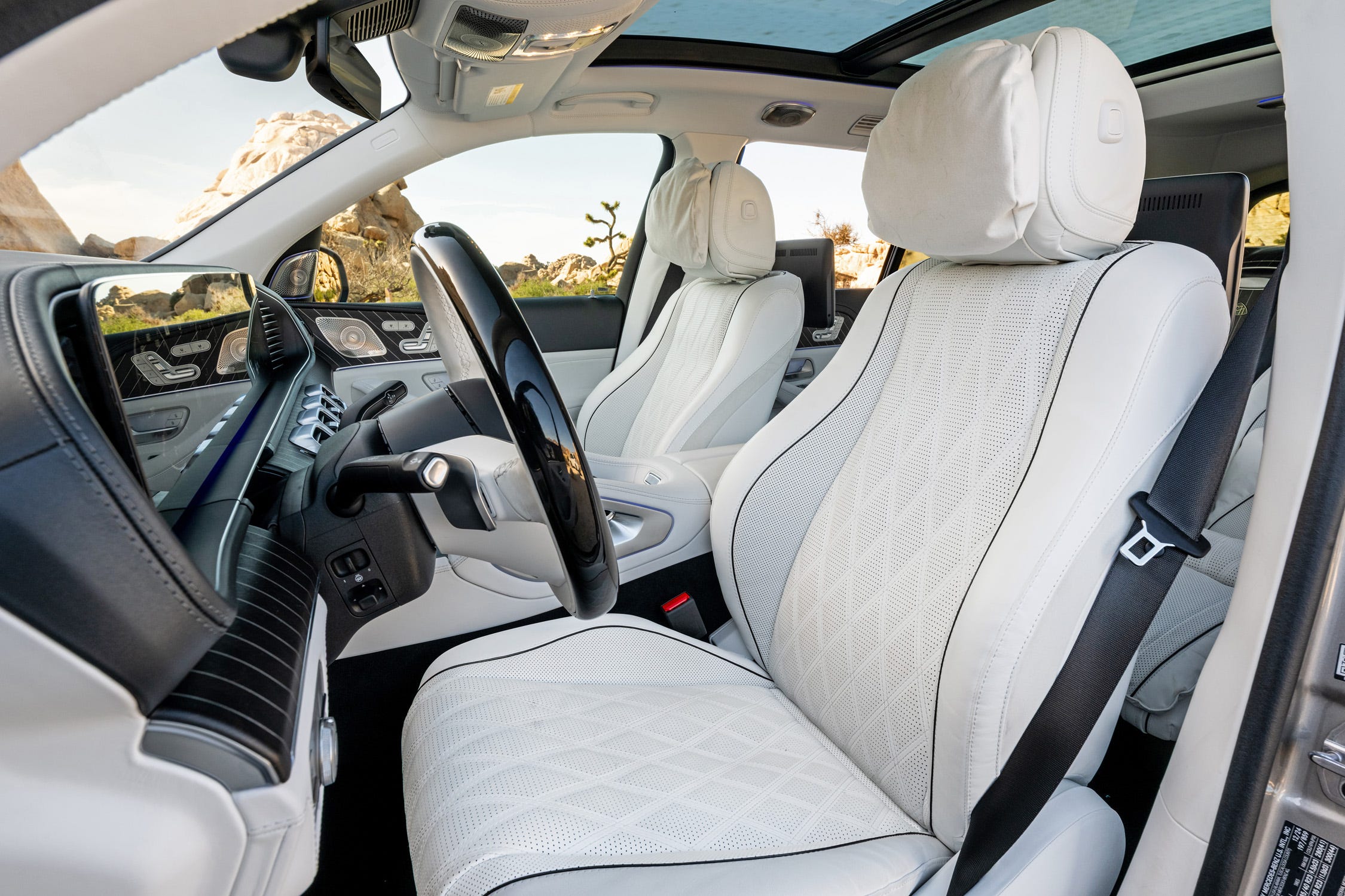 2025 Mercedes-Maybach GLS600 interior