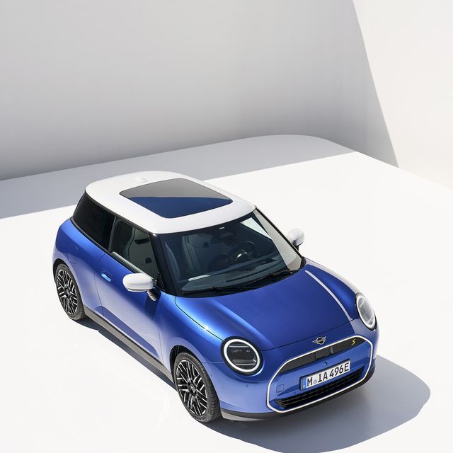 https://hips.hearstapps.com/hmg-prod/images/2025-mini-cooper-electric-exterior-104-64e77c8eae3a2.jpg?crop=0.551xw:0.827xh;0.202xw,0.107xh&resize=640:*