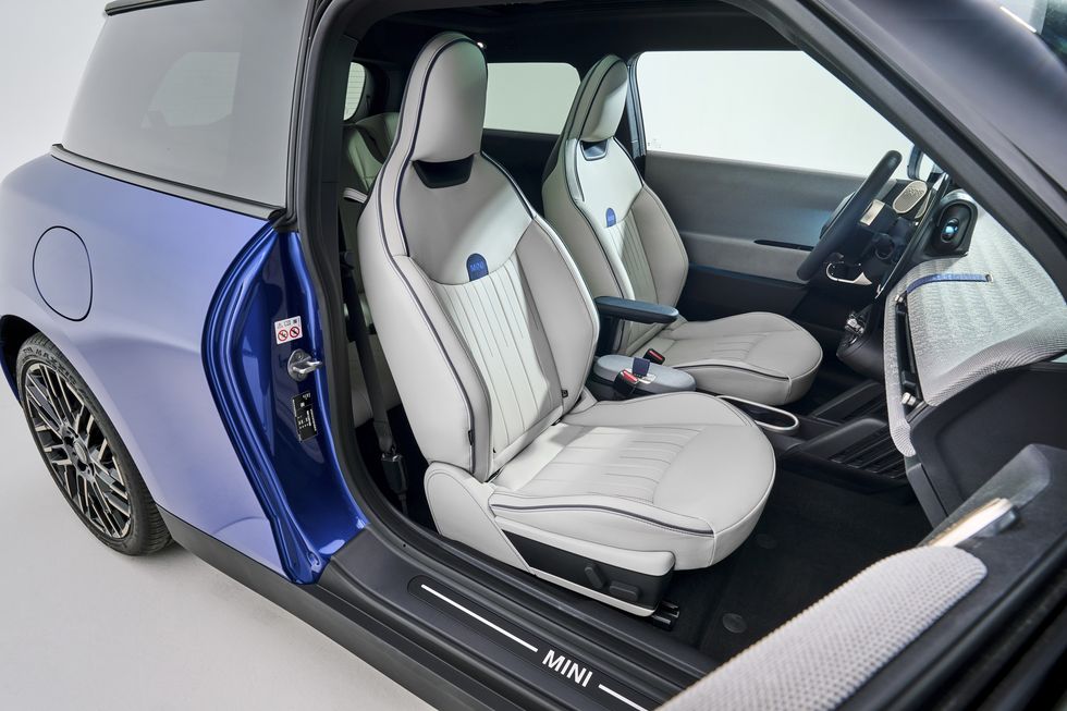 New Mini Cooper EV's overhauled interior images revealed, looks more  digitised