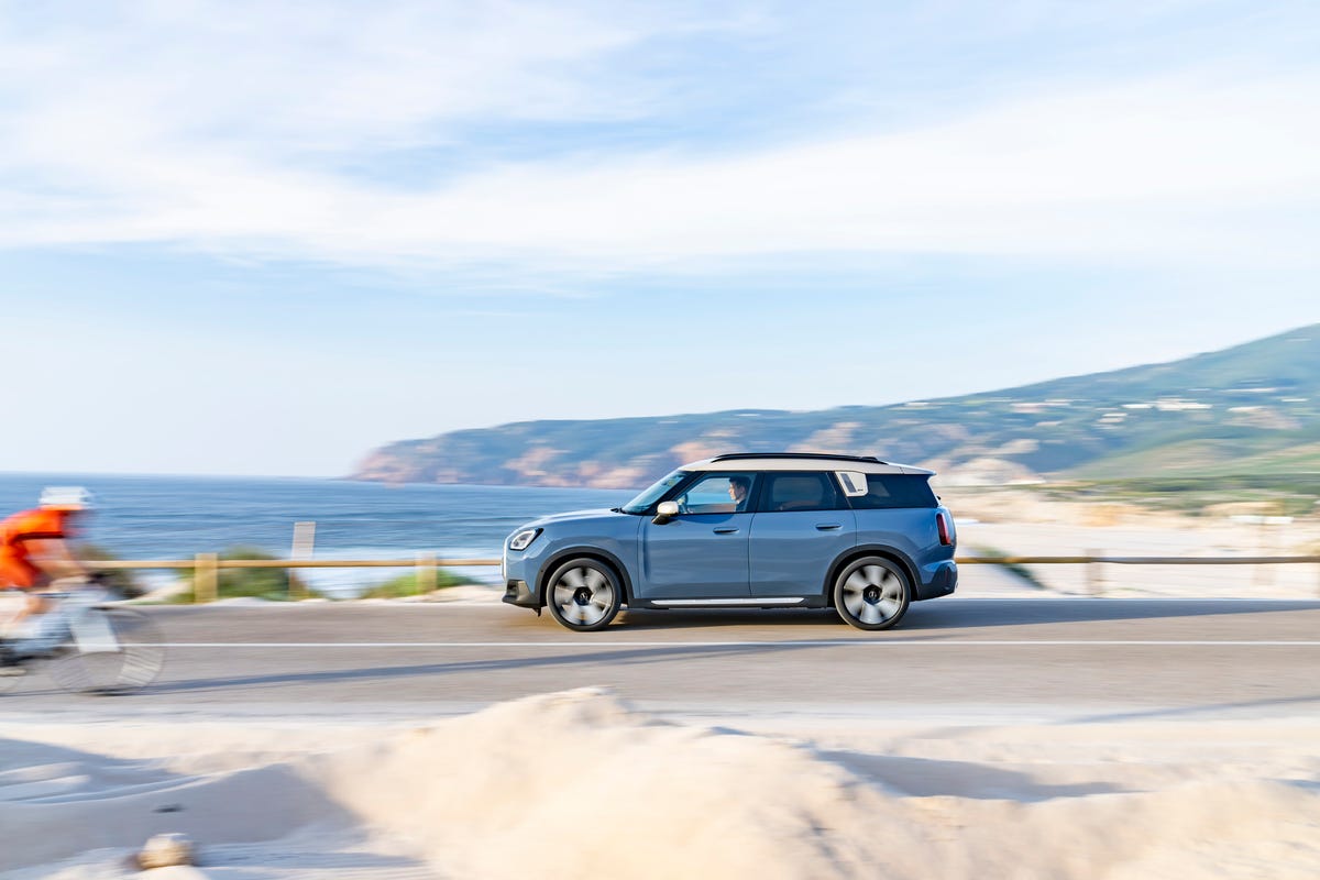 Mini's Electric 2025 Countryman SE ALL4 Goes Green