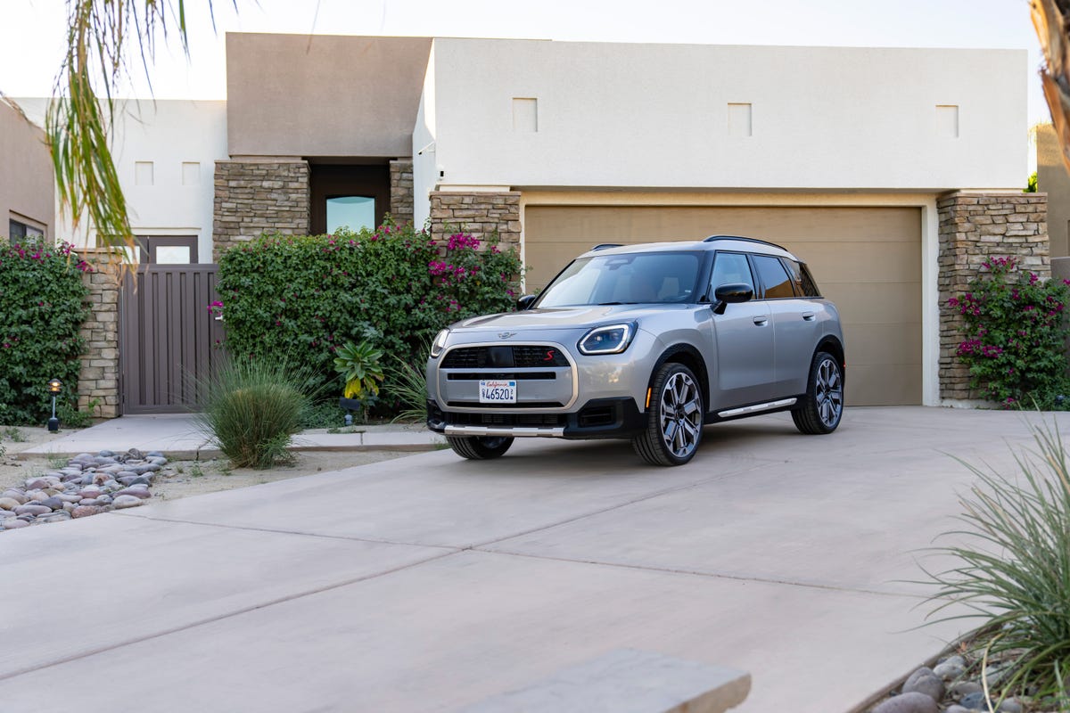 View Photos of the 2025 Mini Countryman S All4