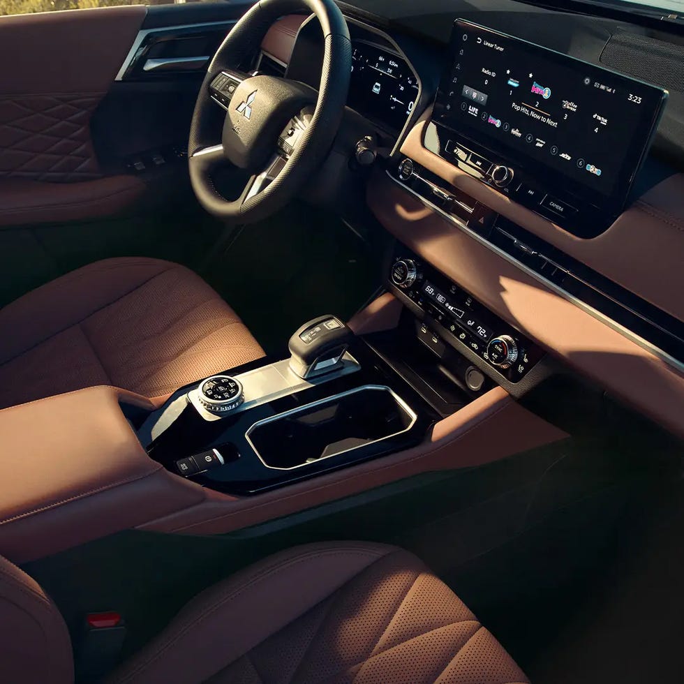 2025 mitsubishi outlander interior